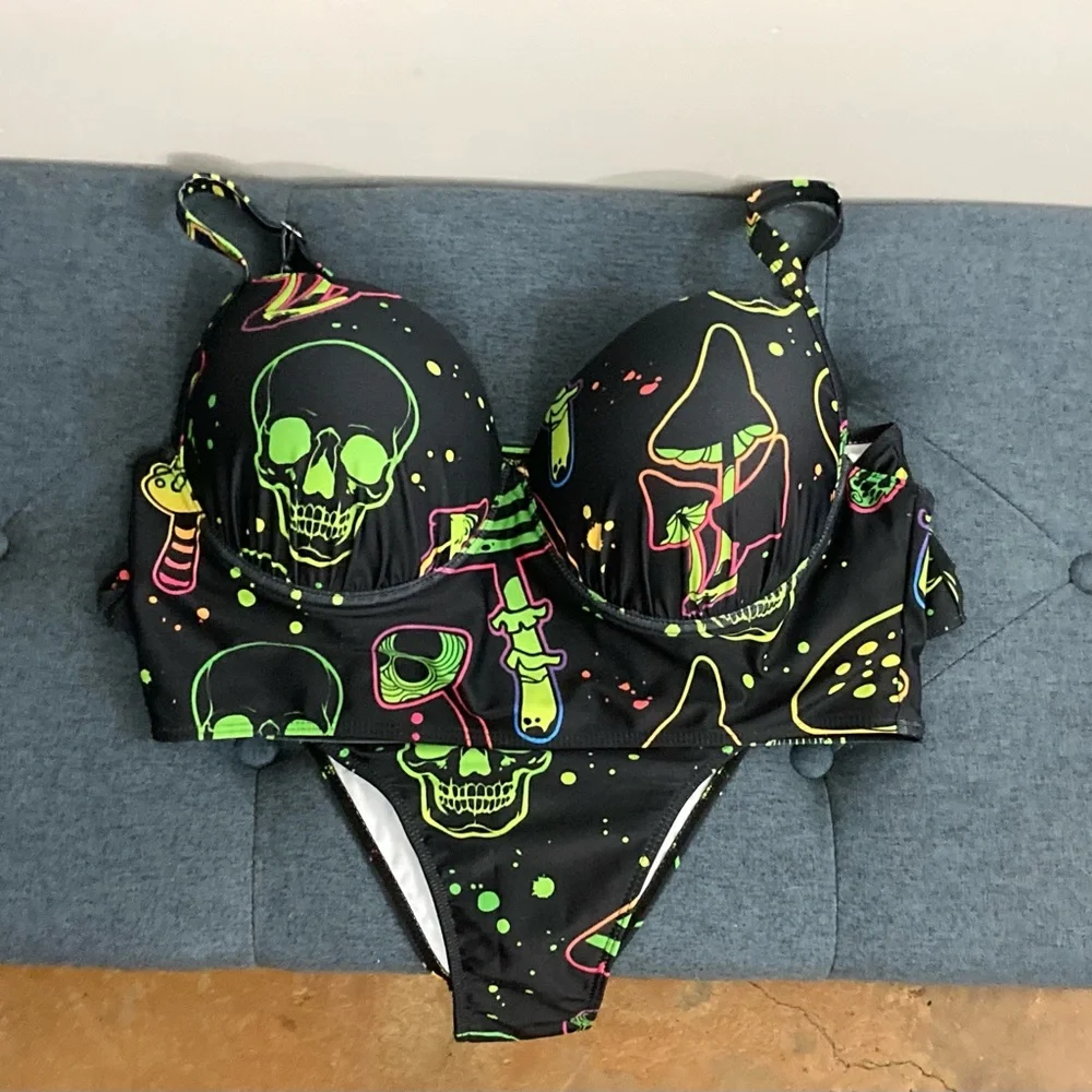 Graphic Bikini Set - Picture 3 of 5